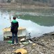 Obaly a iné plastové odpady znečisťujú vody, po tokoch putujú až do oceánov, rozpadávajú sa a ohrozujú vodné živočíchy.